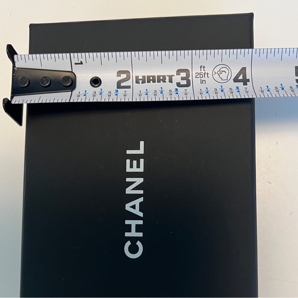 Chanel gift box with Carnellian bow and flower - Picture 4 of 5